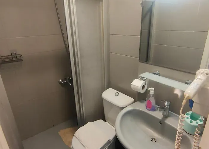 Antique And מלון