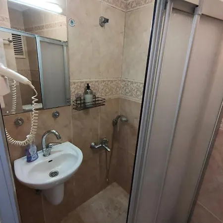 Antique And Hotell *