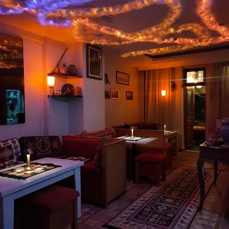 Hotel Antique And *